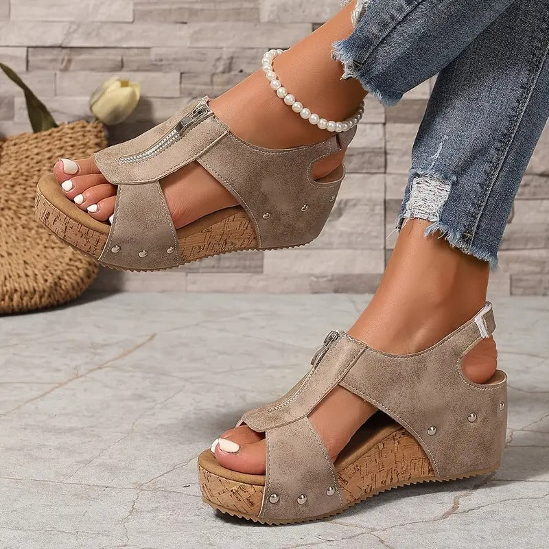 Joli | Elegantes sandalias retro con cuña y cremallera