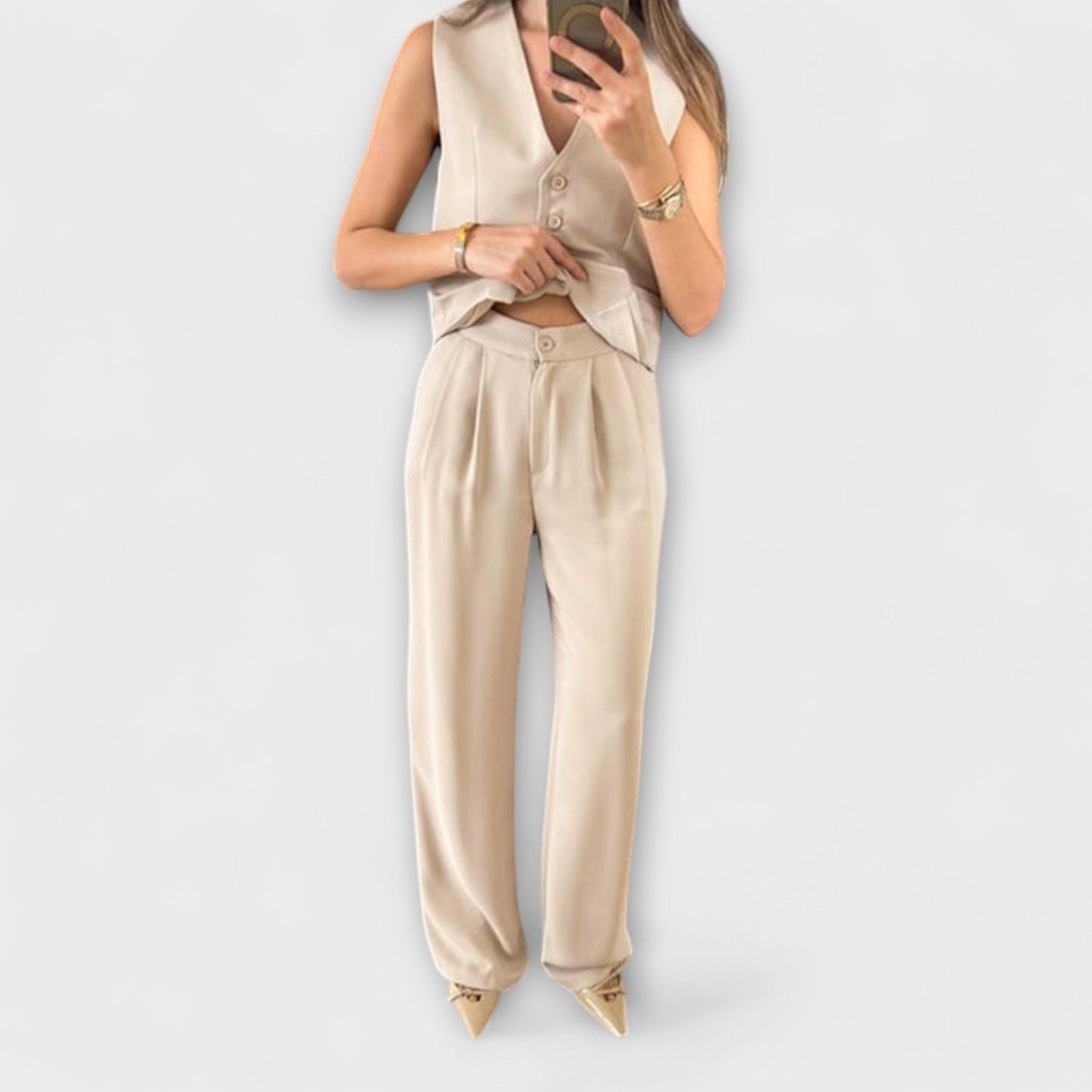 Leanne | Elegante conjunto monocromático de chaleco con cuello en V y pantalón