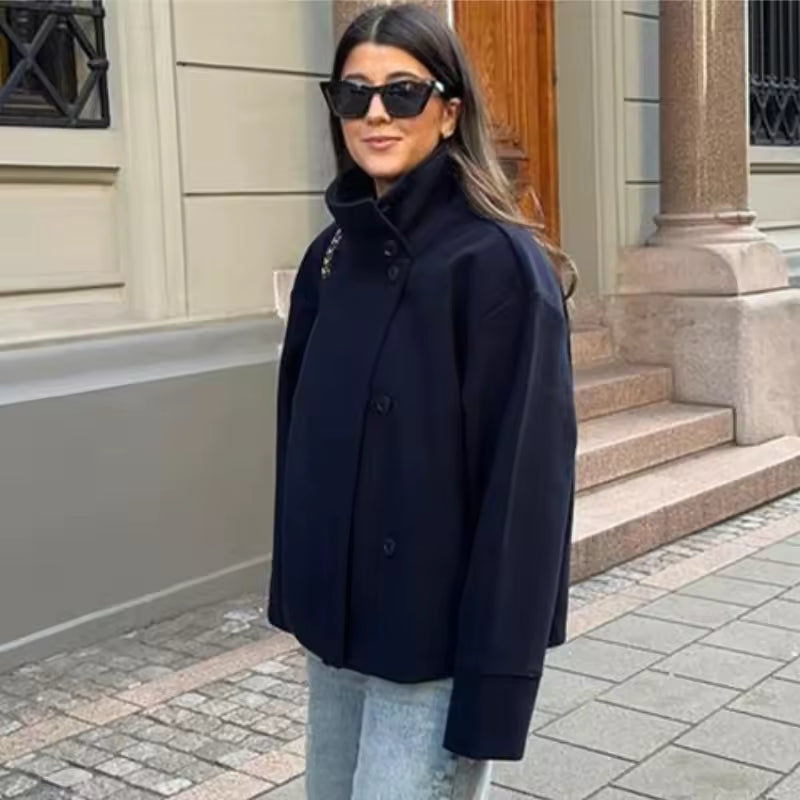 Chaqueta Corta Mujer – Con Botones de Lujo y Diseño Sofisticado