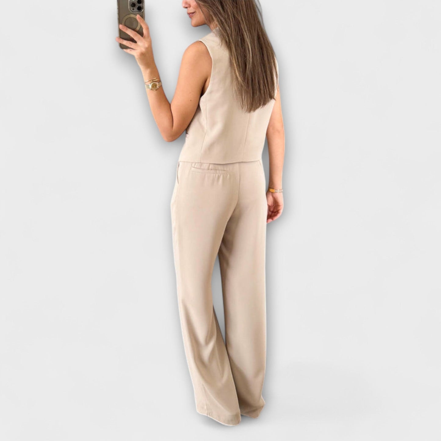 Leanne | Elegante conjunto monocromático de chaleco con cuello en V y pantalón