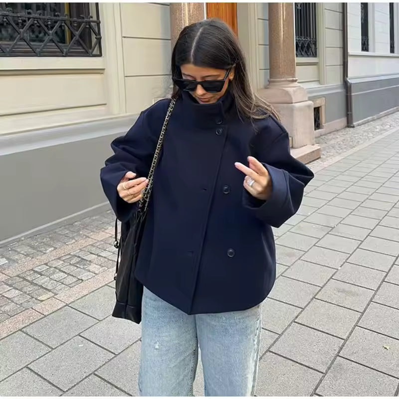 Chaqueta Corta Mujer – Con Botones de Lujo y Diseño Sofisticado