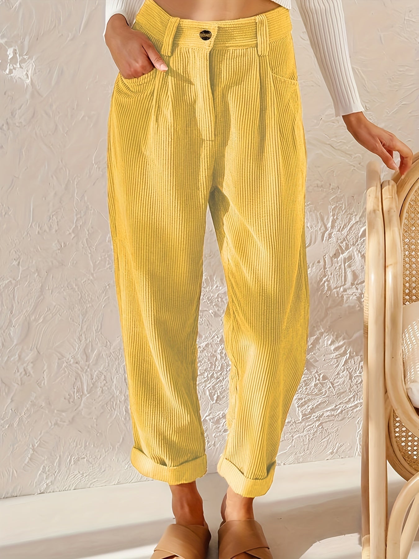 Pantalones femeninos modernos, elegantes
