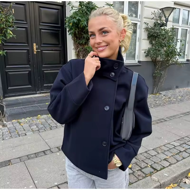 Chaqueta Corta Mujer – Con Botones de Lujo y Diseño Sofisticado