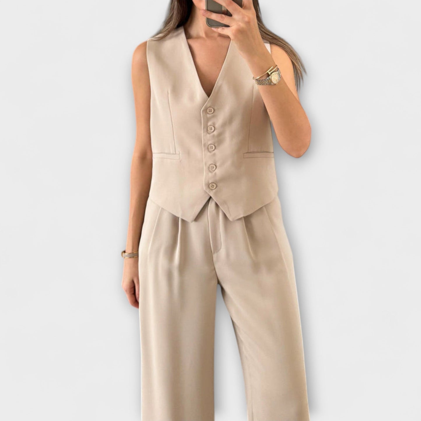 Leanne | Elegante conjunto monocromático de chaleco con cuello en V y pantalón