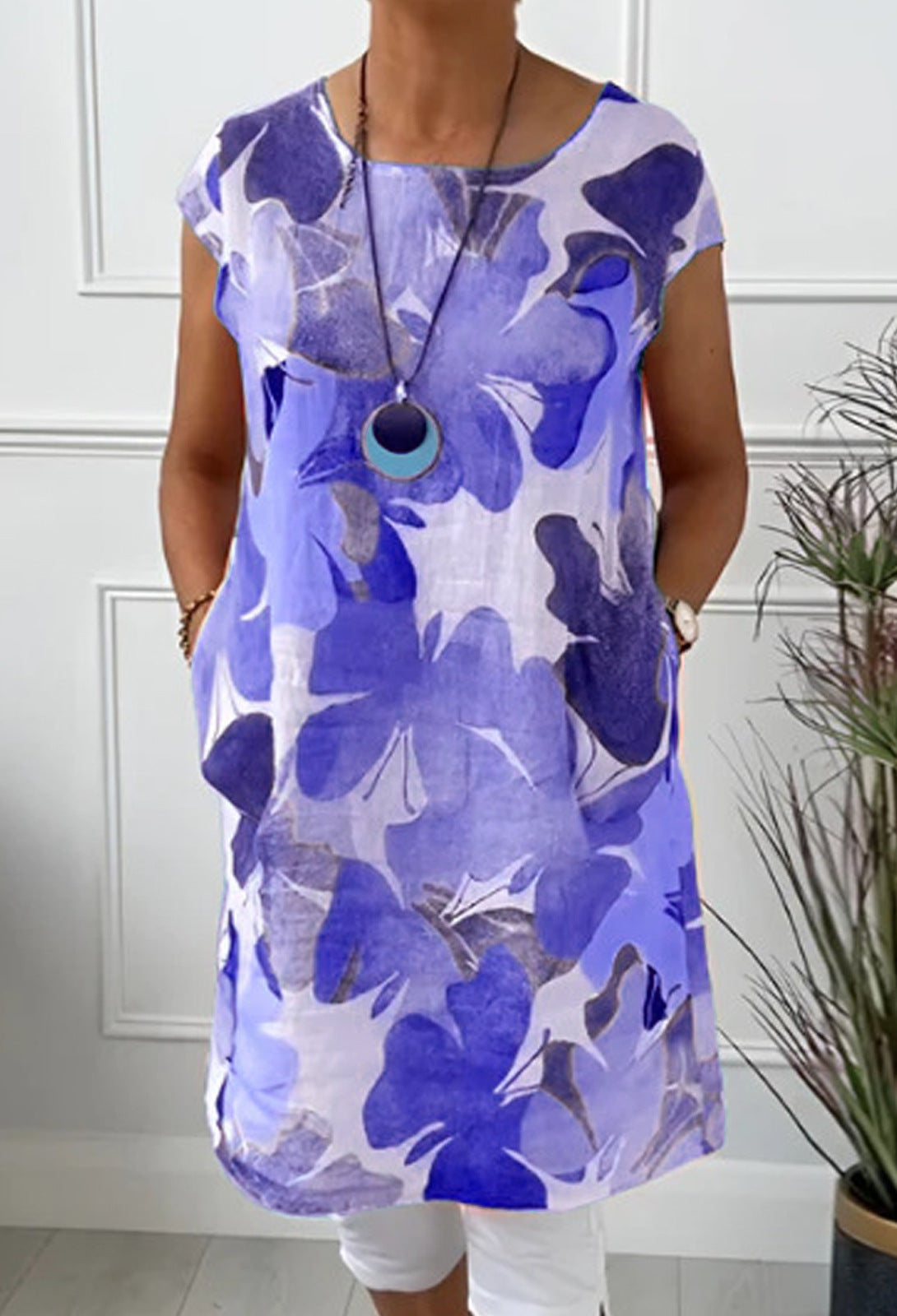 Vestido femenino con flores y bolsillos, look fresco y chic