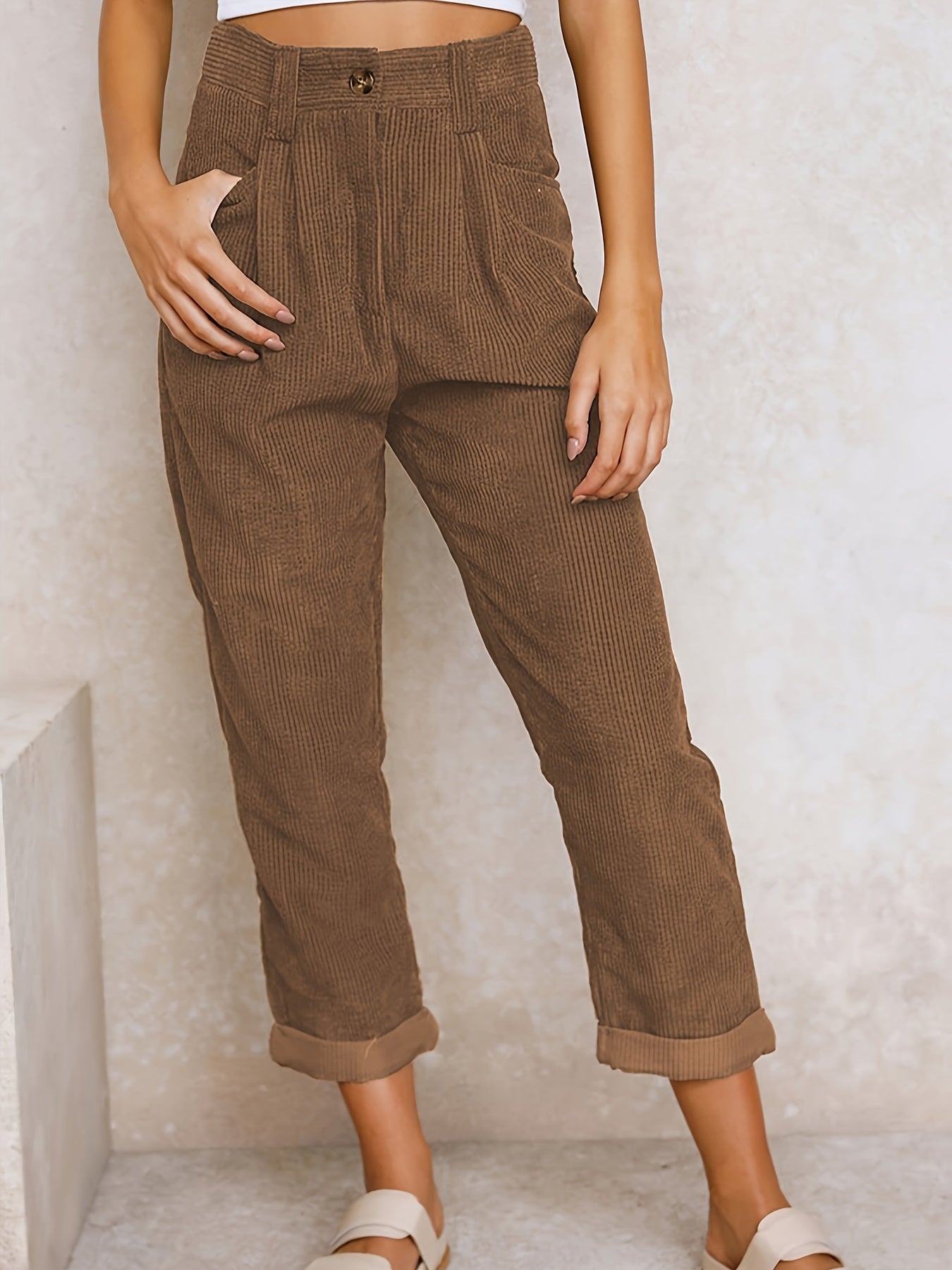 Pantalones femeninos modernos, elegantes