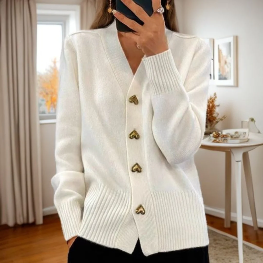Cárdigan de Punto Suave – Estilo Femenino con Detalles de Corazón