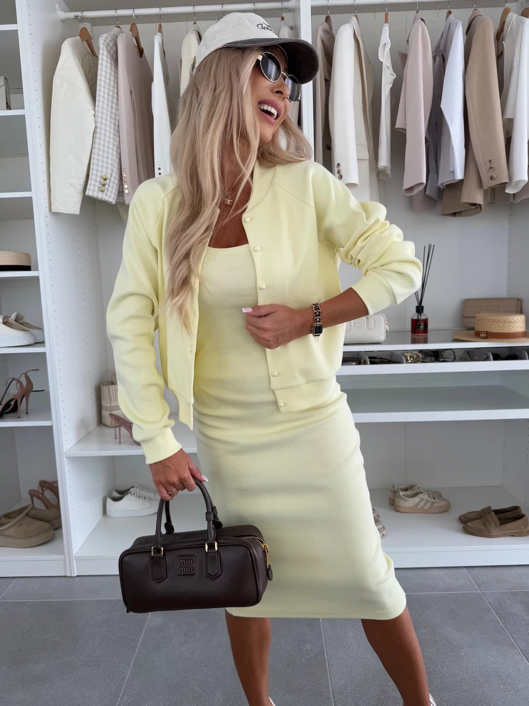 Livia | Conjunto de vestido midi de punto acanalado y cazadora bomber