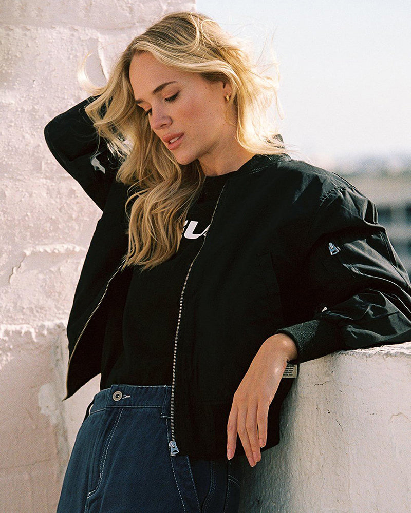Chaqueta bomber femenina, cómoda y versátil para primavera y otoño