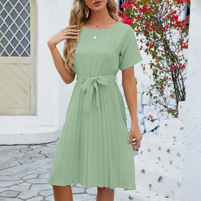 Vestido plisado mujer moderno y estiloso