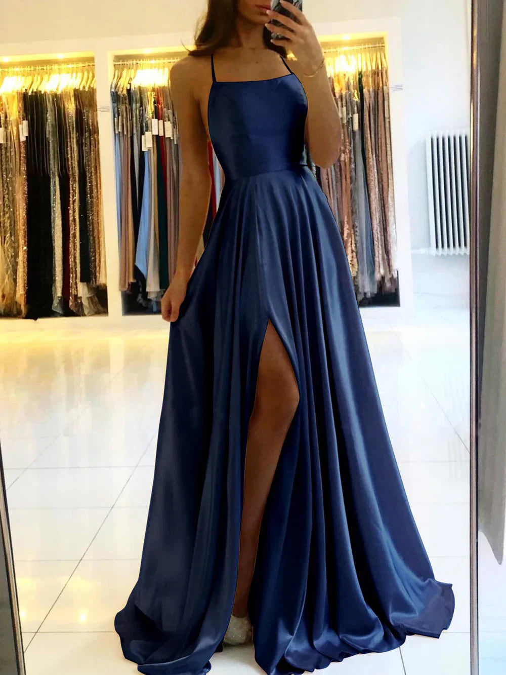Vestido de gala maxi con slit brillante y estiloso para fiesta