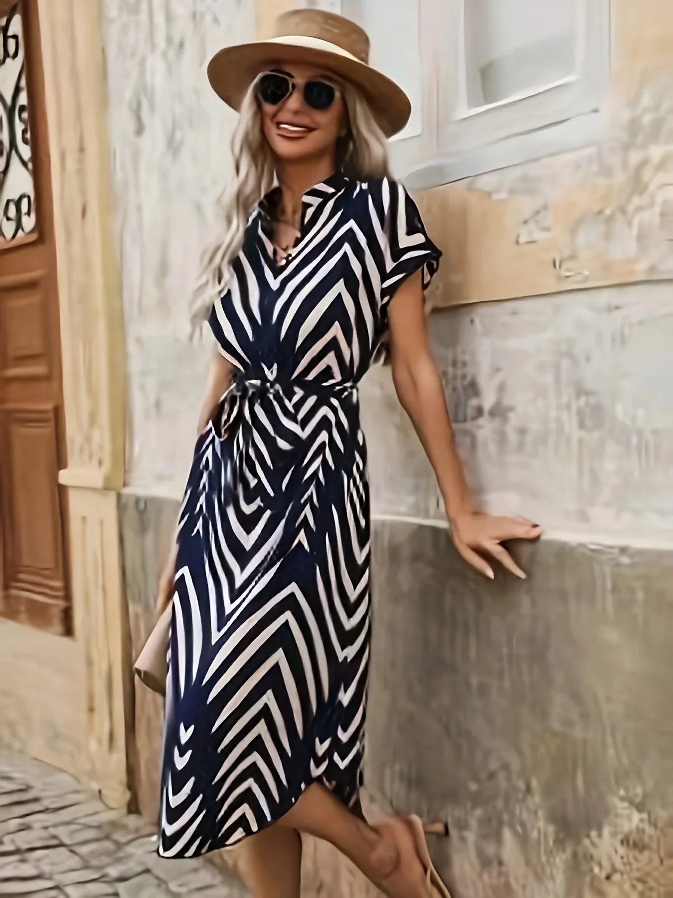 Hannah | Vestido estampado geométrico con cinturón de anudar