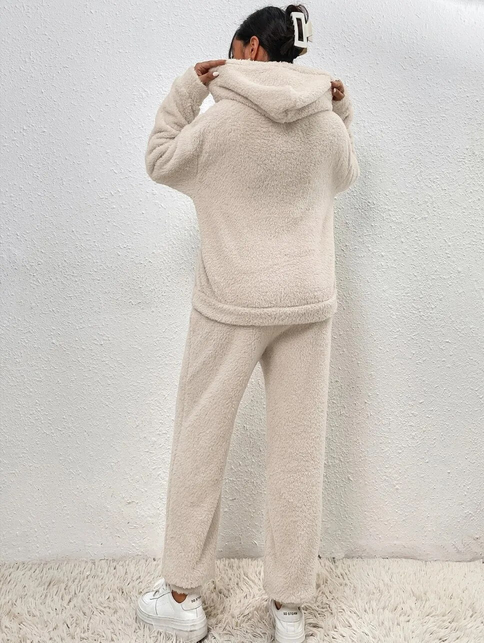 Cyne | Pijama de felpa ultra cómodo con capucha