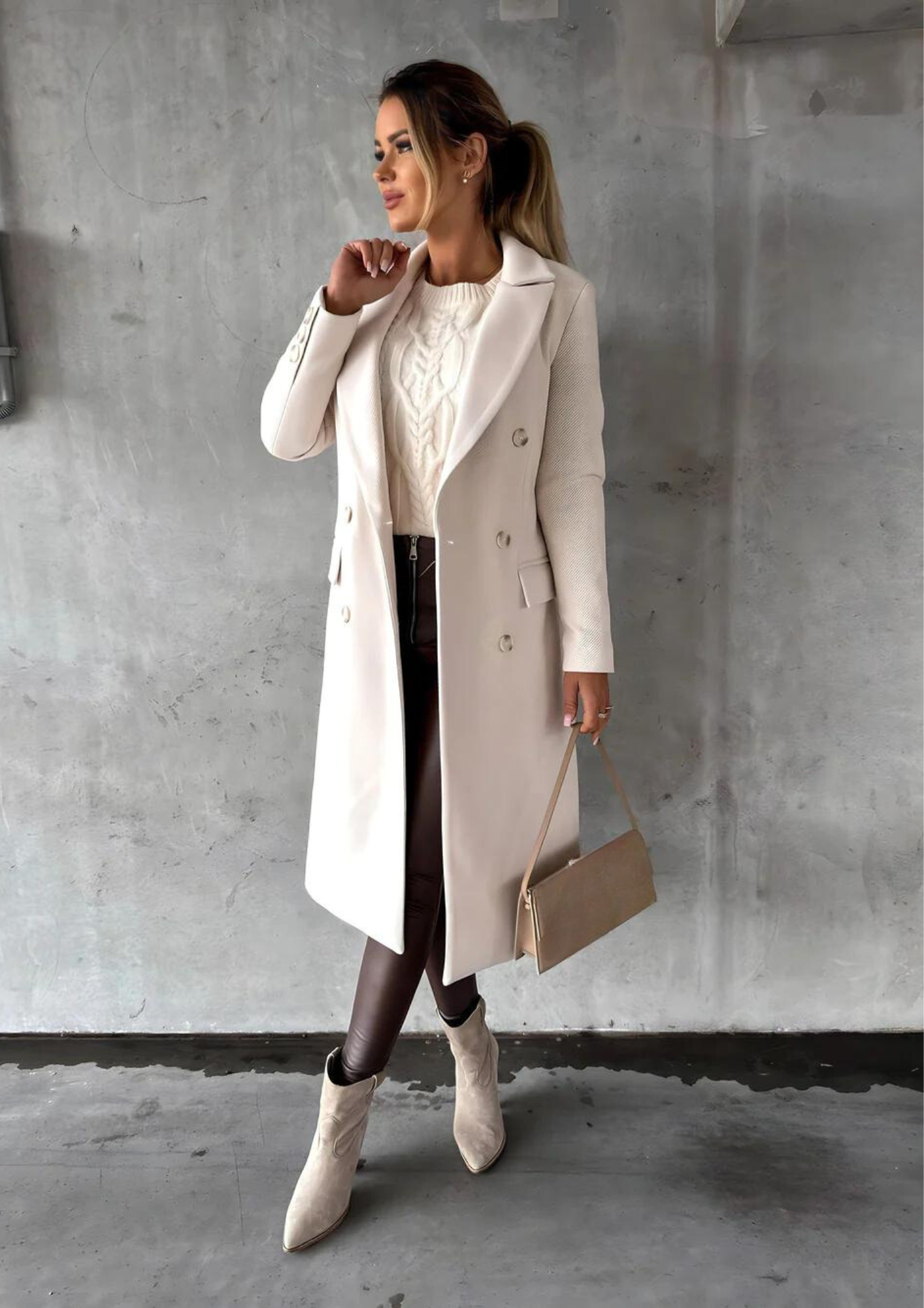 Cortney | Elegante abrigo de mujer con doble botonadura