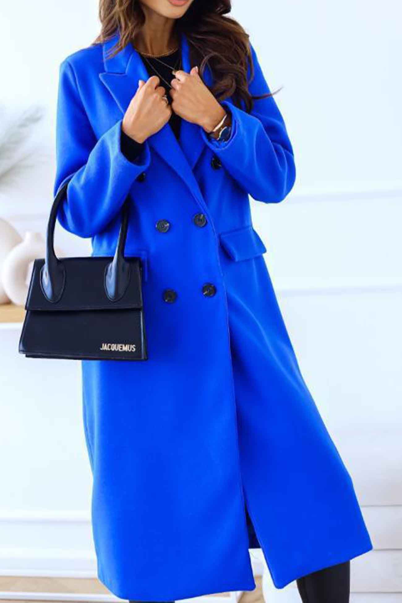 Abrigo cálido de doble botonadura para mujer: look elegante, cuello con solapa