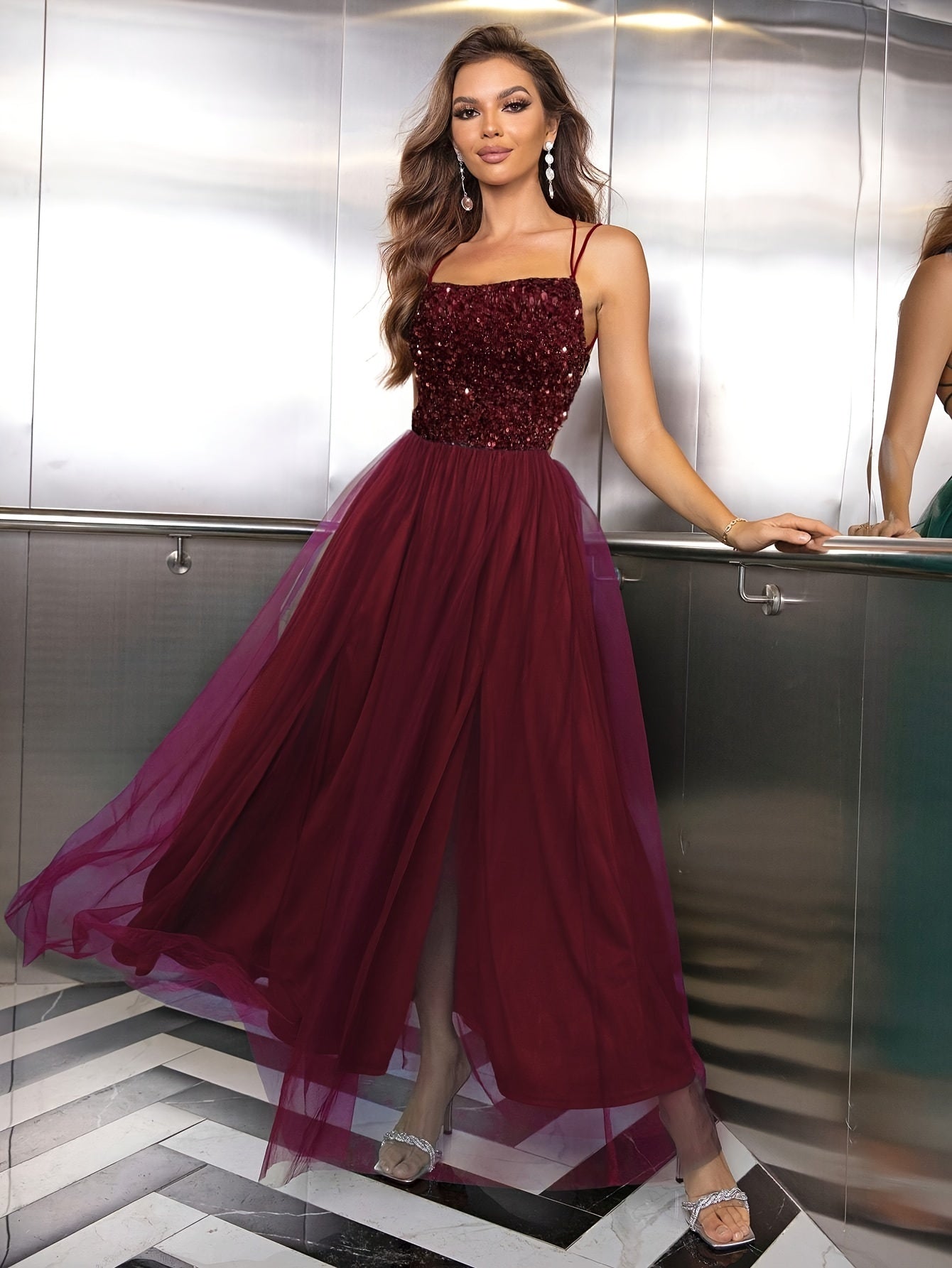Vestido elegante negro brillante ideal bodas y fiestas