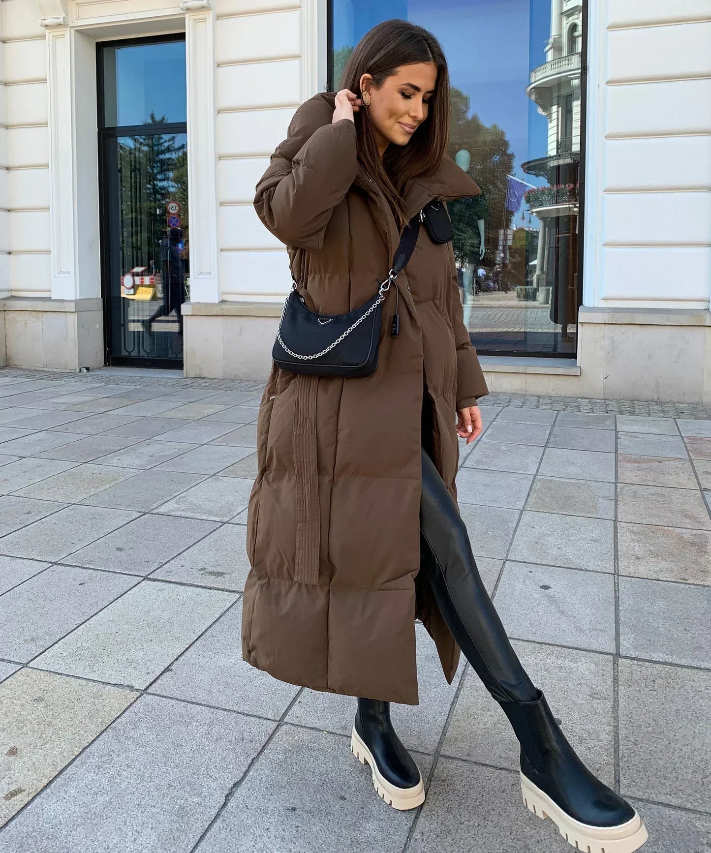 Chaqueta acolchada larga para mujer: abrigada, cómoda y elegante