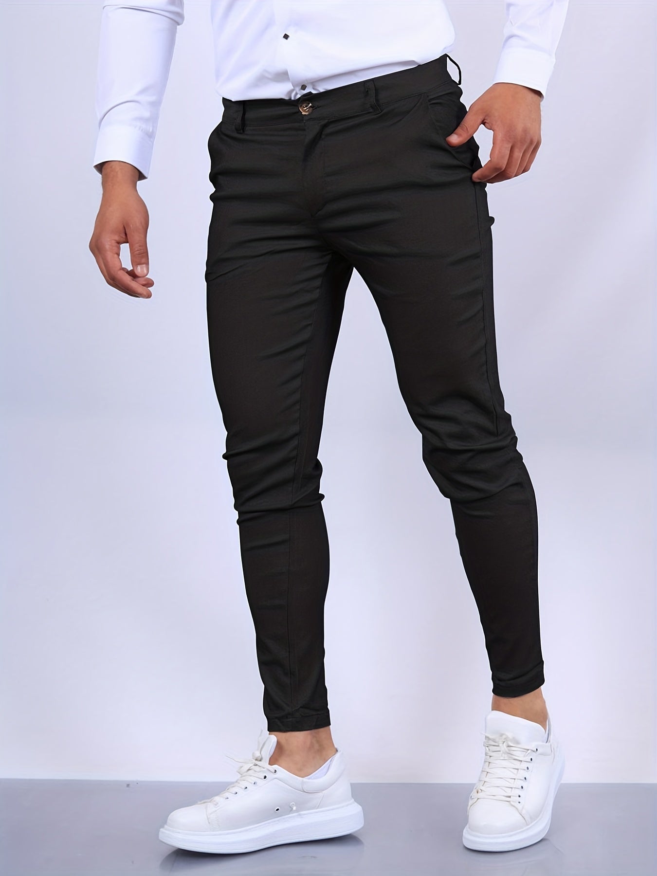 Pantalón ajustado hombre estiloso y confortable, ideal para primavera u otoño