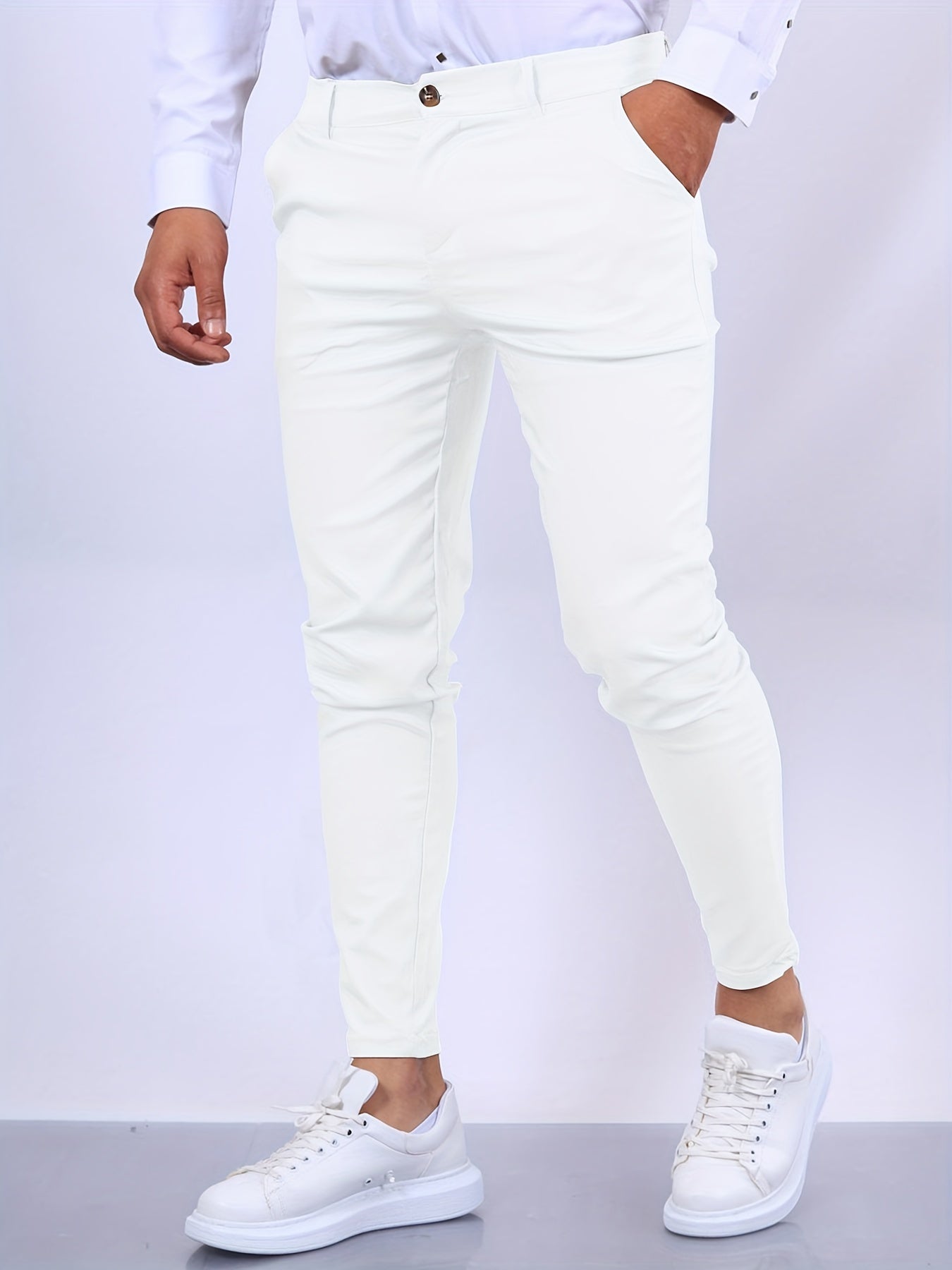 Pantalón ajustado hombre estiloso y confortable, ideal para primavera u otoño