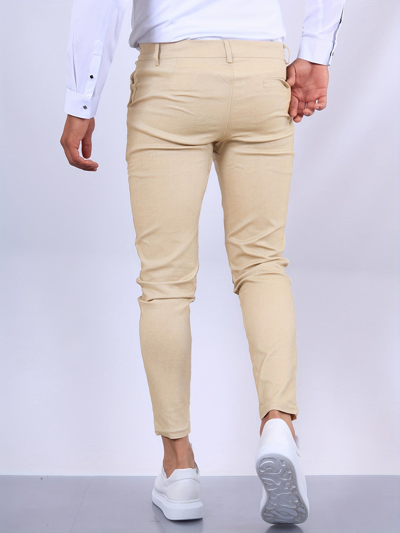 Pantalón ajustado hombre estiloso y confortable, ideal para primavera u otoño