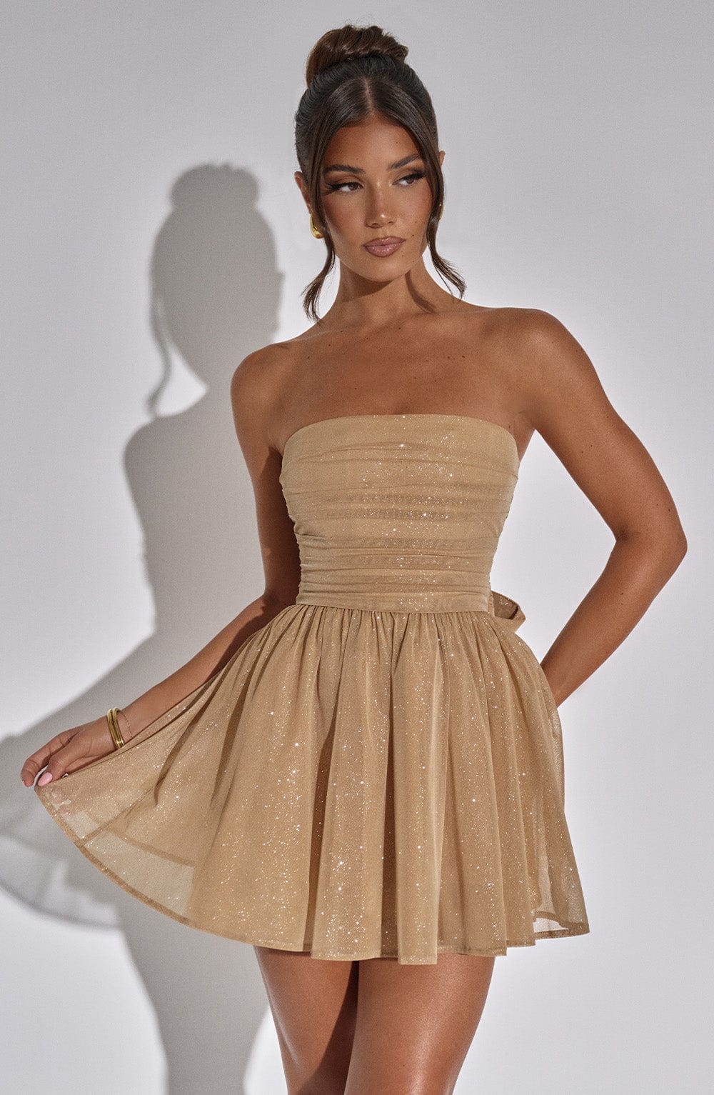 Vestido elegante mujer, brillante y refinado