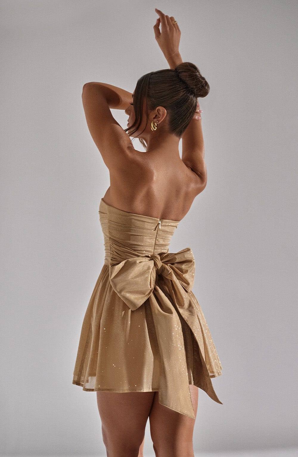 Vestido elegante mujer, brillante y refinado