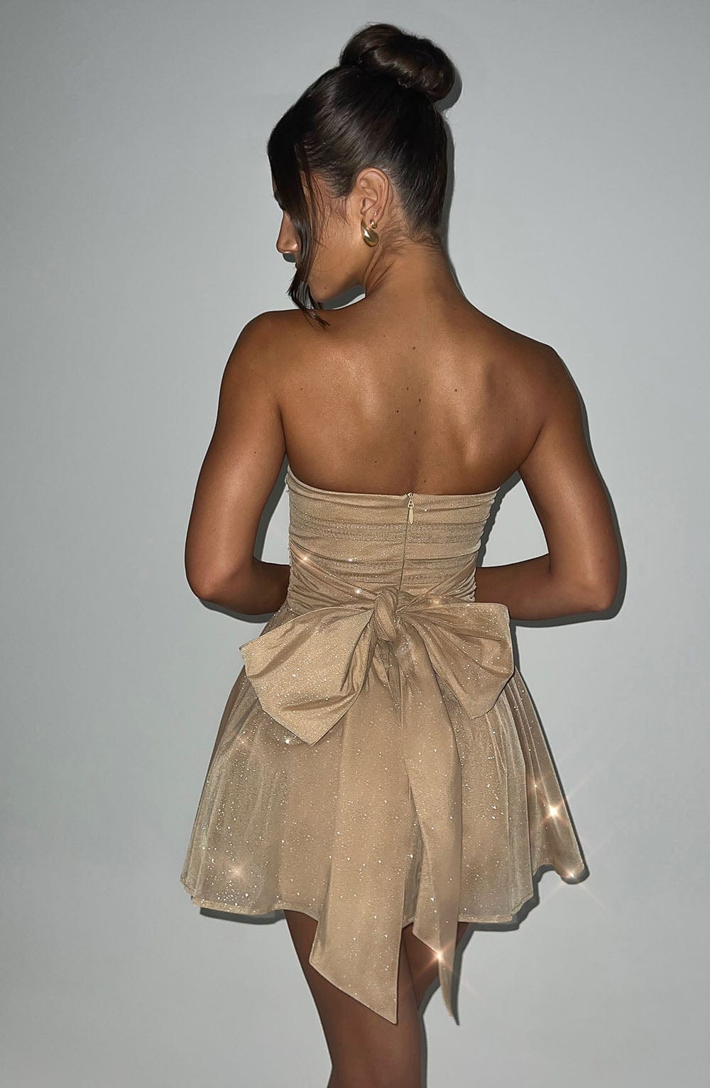 Vestido elegante mujer, brillante y refinado