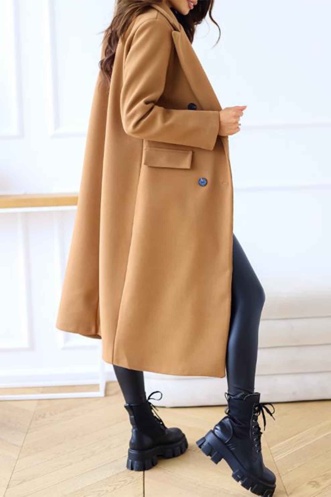 Abrigo cálido de doble botonadura para mujer: look elegante, cuello con solapa