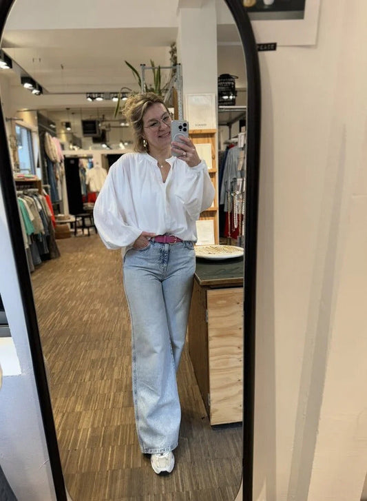 Blusa blanca clásica
