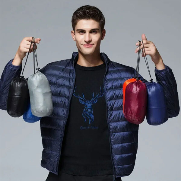 Chaqueta de plumón ultraligera para hombre: cálida, transpirable y azul oscuro.