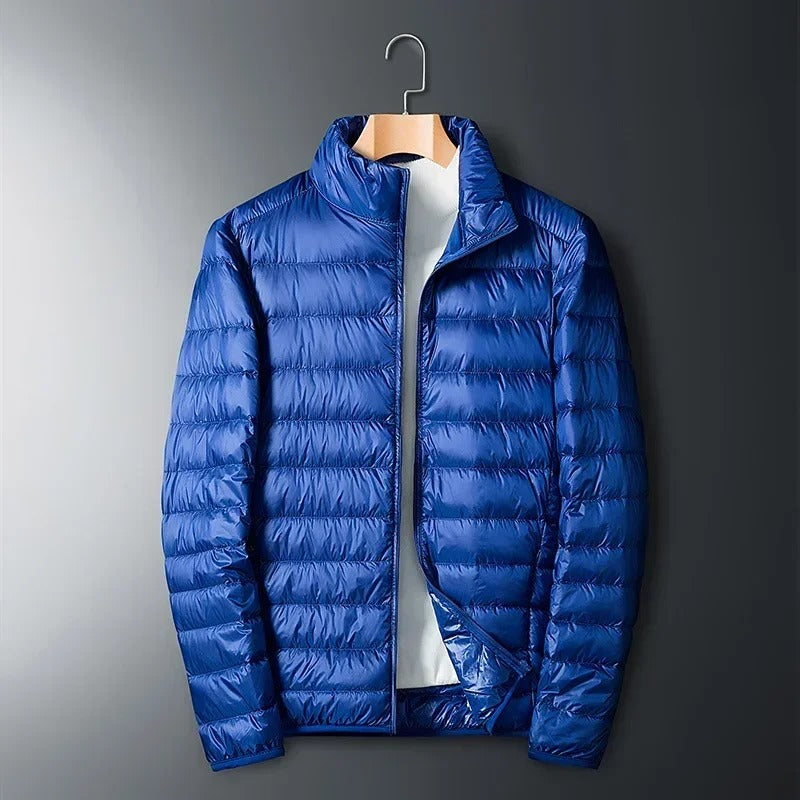 Chaqueta de plumón ultraligera para hombre: cálida, transpirable y azul oscuro.