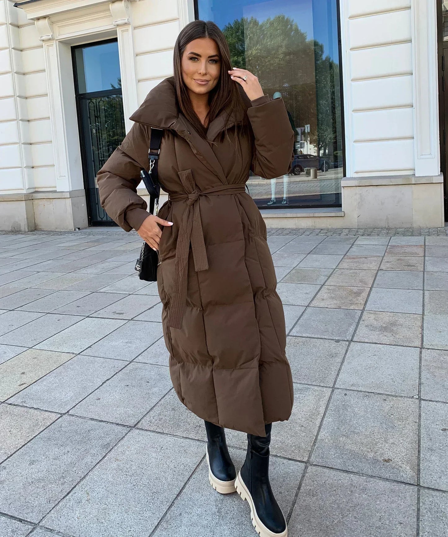 Chaqueta acolchada larga para mujer: abrigada, cómoda y elegante