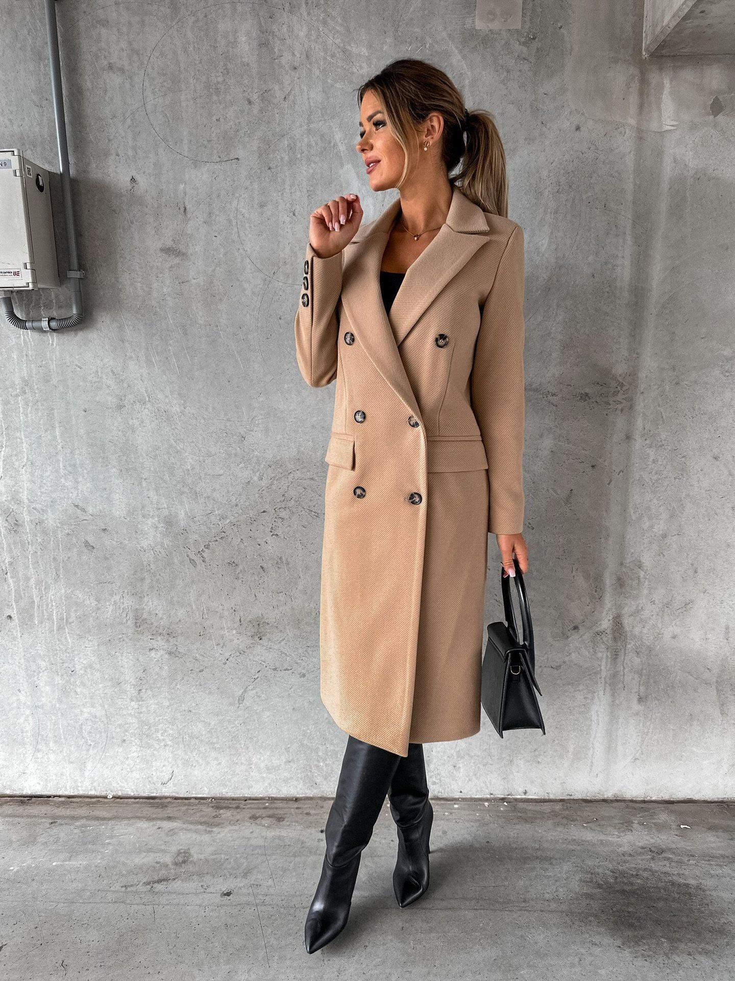 Cortney | Elegante abrigo de mujer con doble botonadura