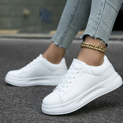 Sneakers mujer blancas, modernas y cómodas para look casual