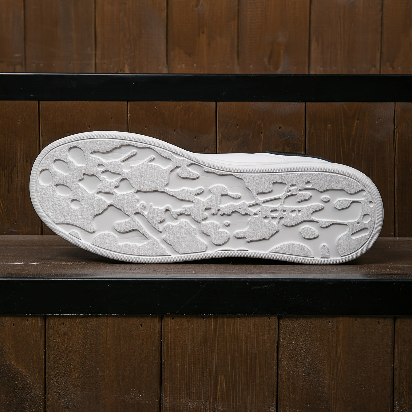 Sneakers mujer blancas, modernas y cómodas para look casual