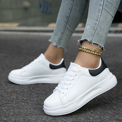 Sneakers mujer blancas, modernas y cómodas para look casual