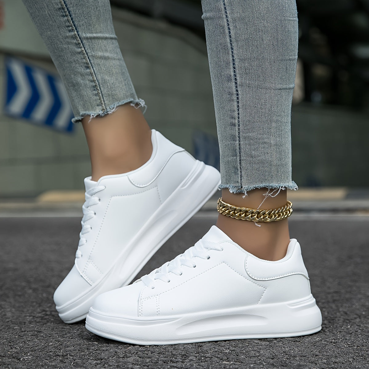 Sneakers mujer blancas, modernas y cómodas para look casual