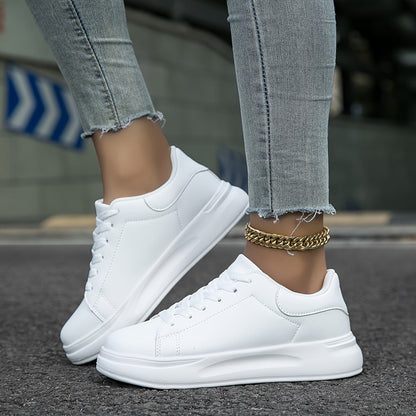 Sneakers mujer blancas, modernas y cómodas para look casual