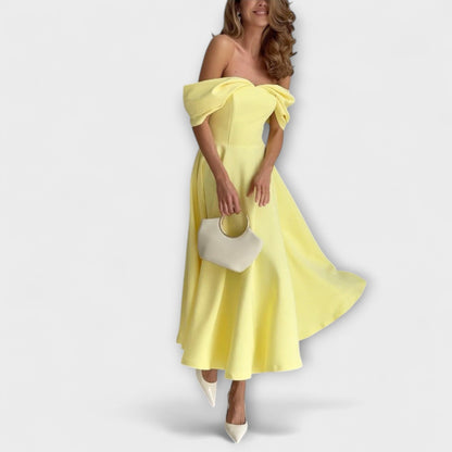 Linn | Elegante maxivestido drapeado con hombros al descubierto