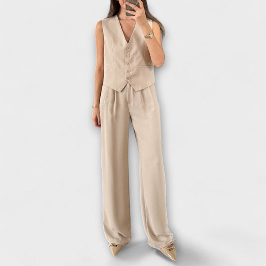 Leanne | Elegante conjunto monocromático de chaleco con cuello en V y pantalón