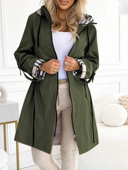 Chaqueta de Mujer Moderna – Cremallera Frontal y Corte Estilizado