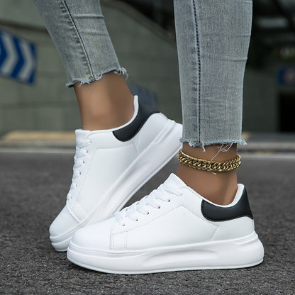 Sneakers mujer blancas, modernas y cómodas para look casual