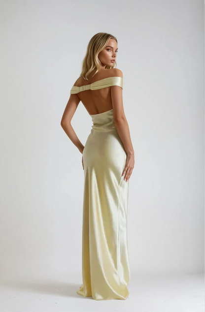 Vestido largo invitada boda hombros descubiertos moderno y chic