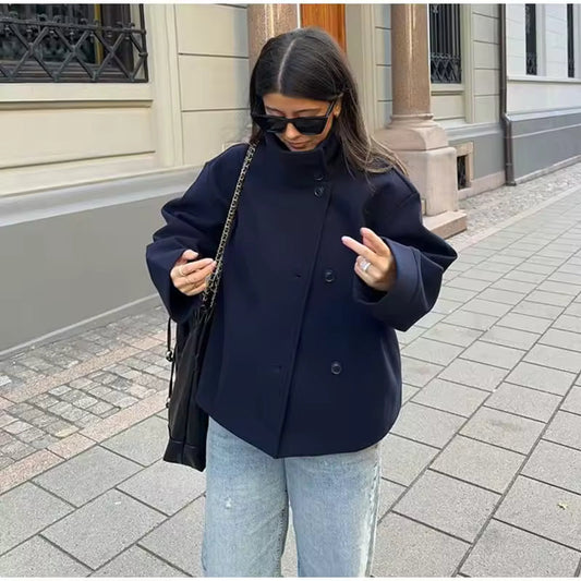 Chaqueta Corta Mujer – Con Botones de Lujo y Diseño Sofisticado