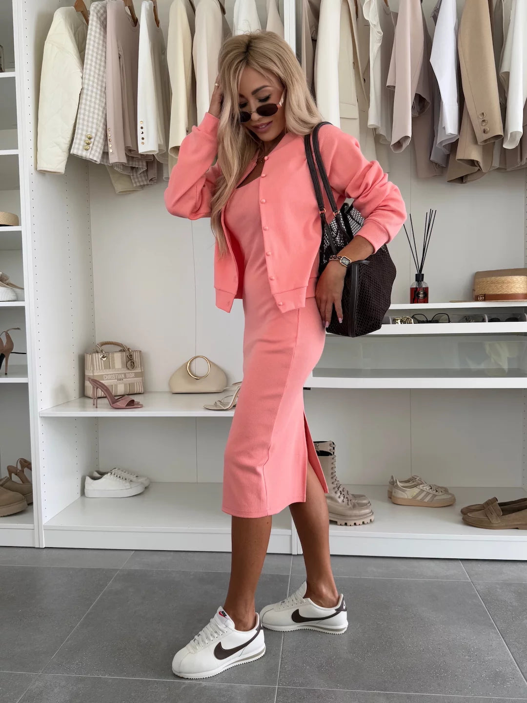 Livia | Conjunto de vestido midi de punto acanalado y cazadora bomber