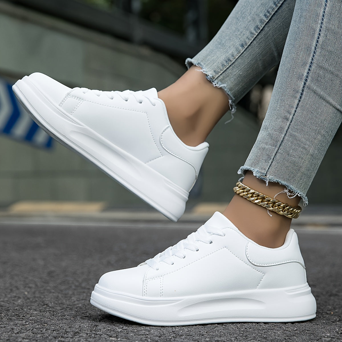 Sneakers mujer blancas, modernas y cómodas para look casual