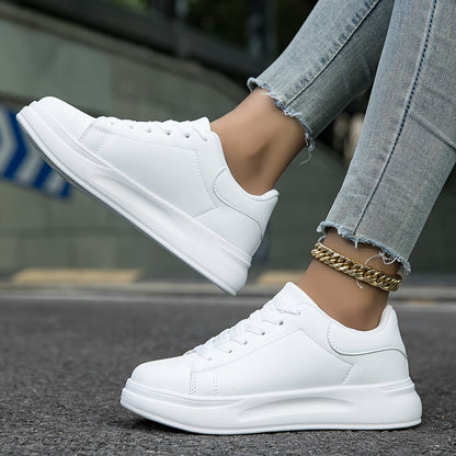 Sneakers mujer blancas, modernas y cómodas para look casual