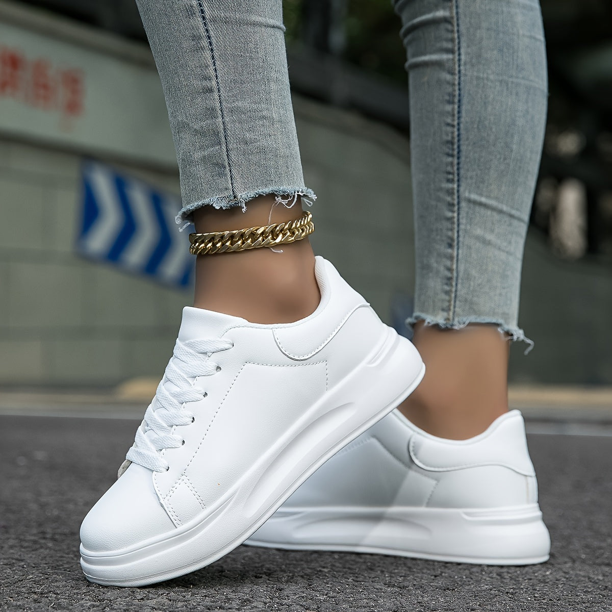 Sneakers mujer blancas, modernas y cómodas para look casual