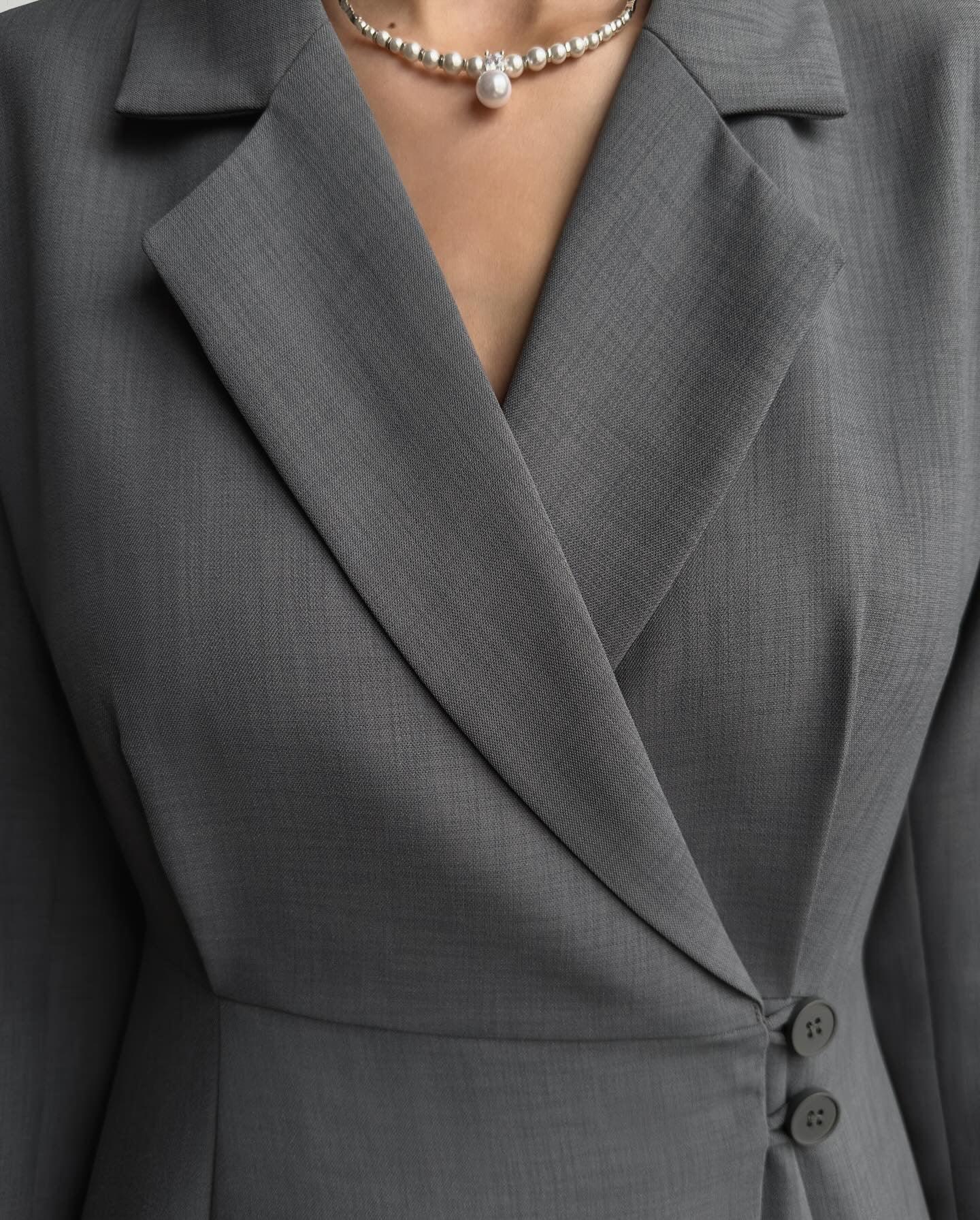Louise | Vestido blazer con falda plisada