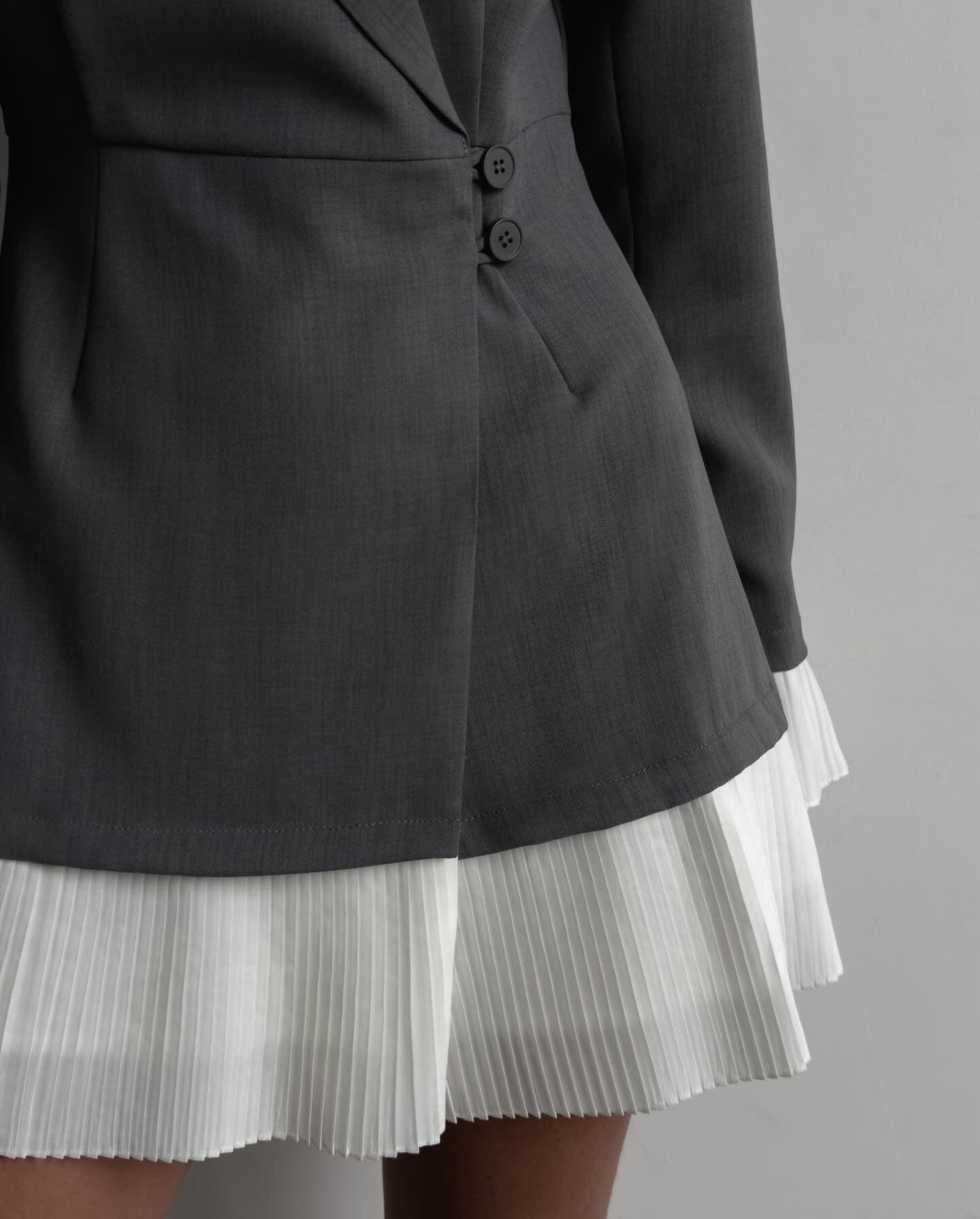 Louise | Vestido blazer con falda plisada